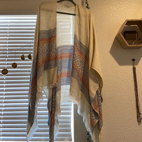 Accessories - Light poncho/cape